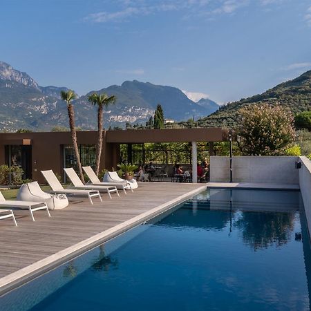 مبيت وإفطار ريفا ديل غاردا Oleeva Garda Living - Adults Only المظهر الخارجي الصورة