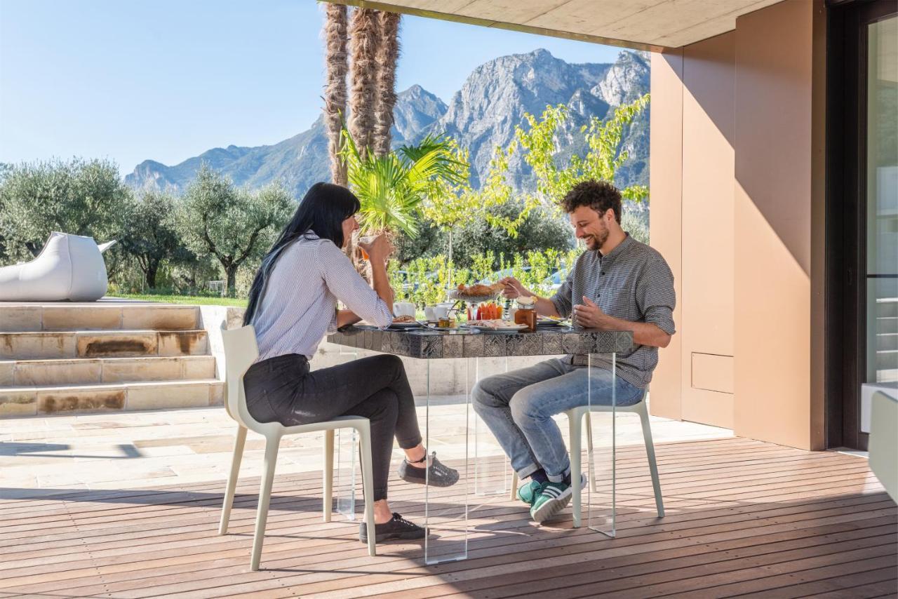 مبيت وإفطار ريفا ديل غاردا Oleeva Garda Living - Adults Only المظهر الخارجي الصورة