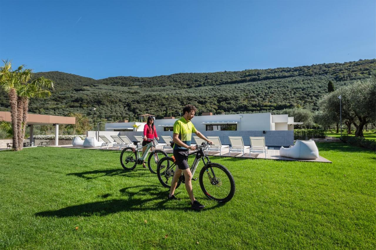 مبيت وإفطار ريفا ديل غاردا Oleeva Garda Living - Adults Only المظهر الخارجي الصورة